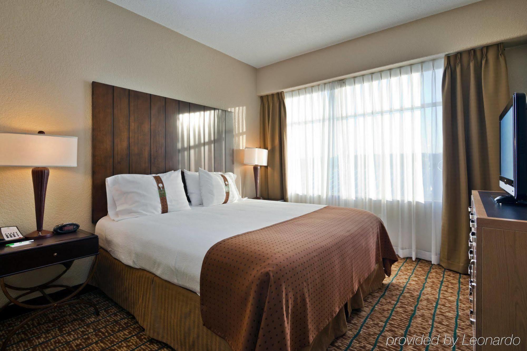 Holiday Inn San Antonio Northwest- Seaworld Area By Ihg Room photo